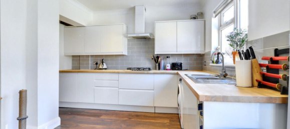 4 bedrooms House in Croydon, United Kingdom No. 4864 8