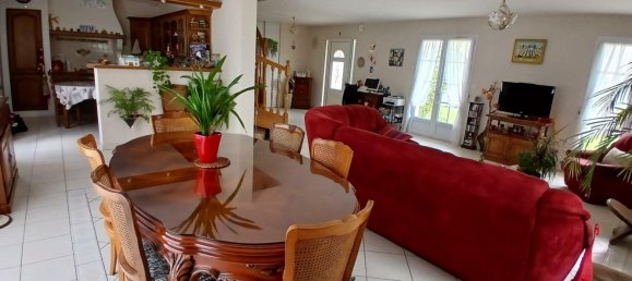 4 bedrooms Villa in Royan, France No. 277289 3