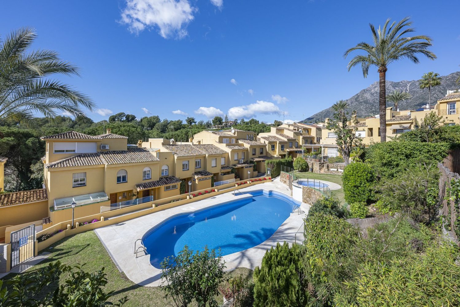 3 bedrooms Townhouse in Marbella, Spain No. 133486