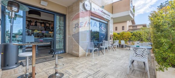 2 rooms Commercial property in Rome, Italy No. 356199 7