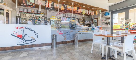 2 rooms Commercial property in Rome, Italy No. 356199 13