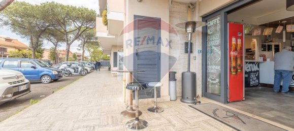 2 rooms Commercial property in Rome, Italy No. 356199 8