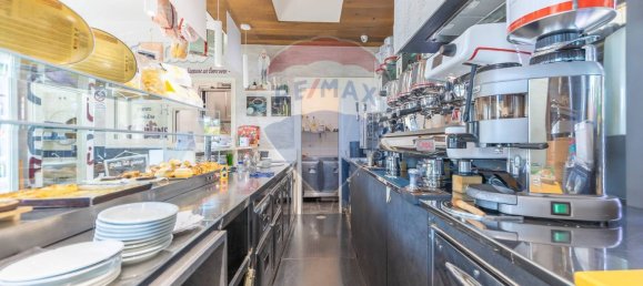 2 rooms Commercial property in Rome, Italy No. 356199 11