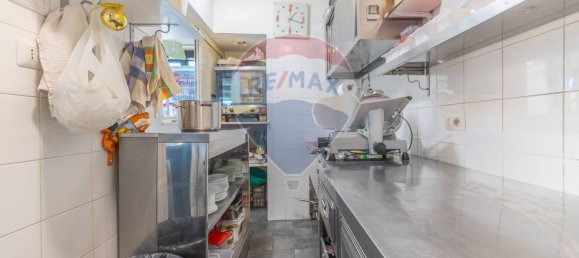 2 rooms Commercial property in Rome, Italy No. 356199 5