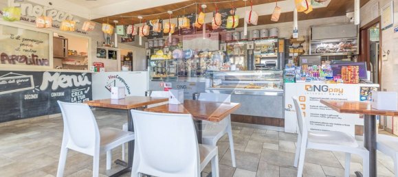 2 rooms Commercial property in Rome, Italy No. 356199 3