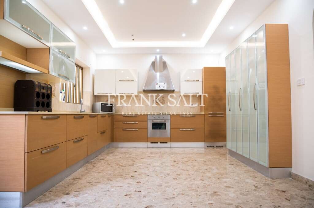 Villa T3 em Swieqi, Malta N.º 3323