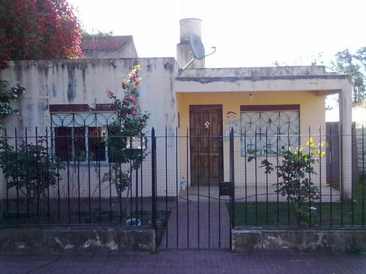 2 bedrooms House in Presidente Peron, Argentina No. 53255