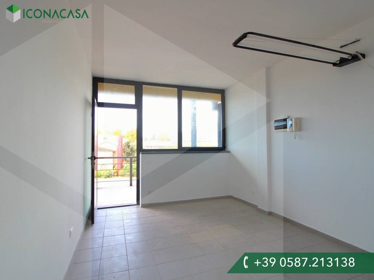 1 room Office in Bientina, Italy No. 27961