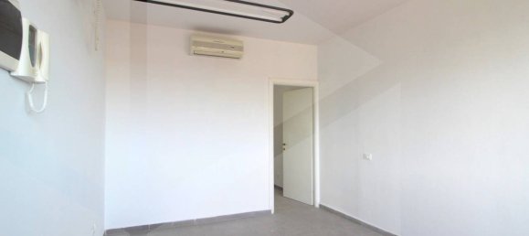 1 room Office in Bientina, Italy No. 27961 12