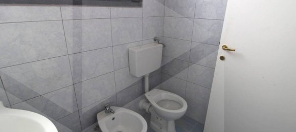 1 room Office in Bientina, Italy No. 27961 5