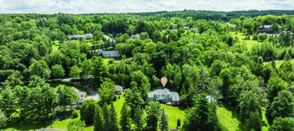 4 bedrooms House in Magog, Canada No. 318 3