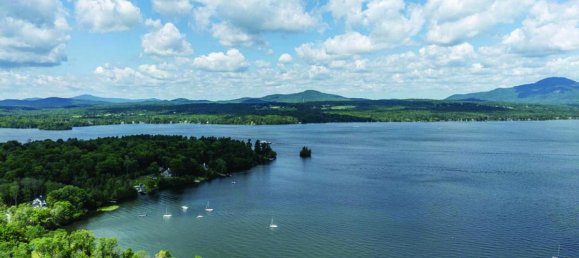 4 bedrooms House in Magog, Canada No. 318 4