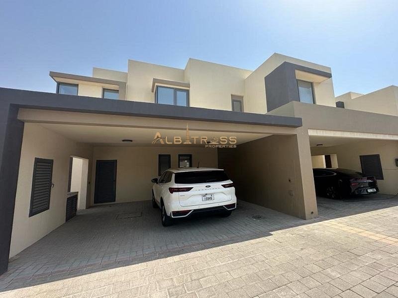 Villa de 4 dormitorios en Dubai Hills Estate, UAE No. 9354