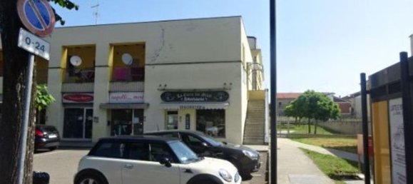 6 rooms Apartment in Cadeo, Italy No. 94735 12