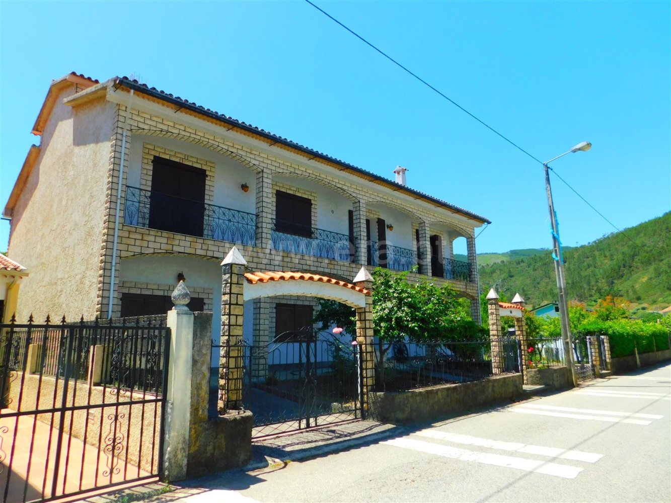 Дом с 4 спальнями в Дорнелаш ду Зезере, Португалия № 194015