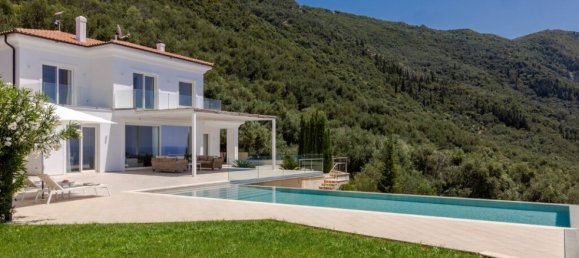 3 bedrooms Villa in Corfu, Greece No. 8215 3