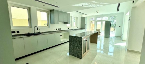 Вилла с 3 спальнями в Jumeirah Park, ОАЭ № 110496 4