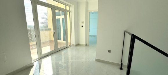 Вилла с 3 спальнями в Jumeirah Park, ОАЭ № 110496 8