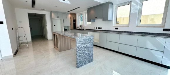 Вилла с 3 спальнями в Jumeirah Park, ОАЭ № 110496 3