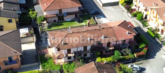 3 bedrooms Villa in Calcio, Italy No. 303532 4