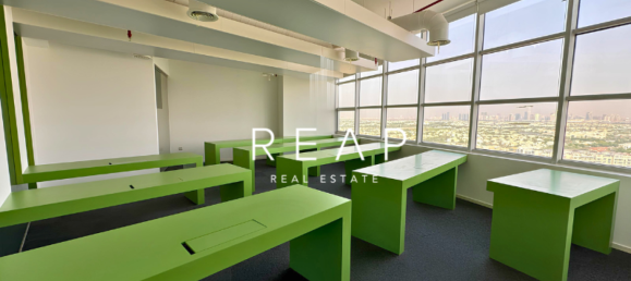 163.2m² Office in Jumeirah Lake Towers, UAE No. 30997 3