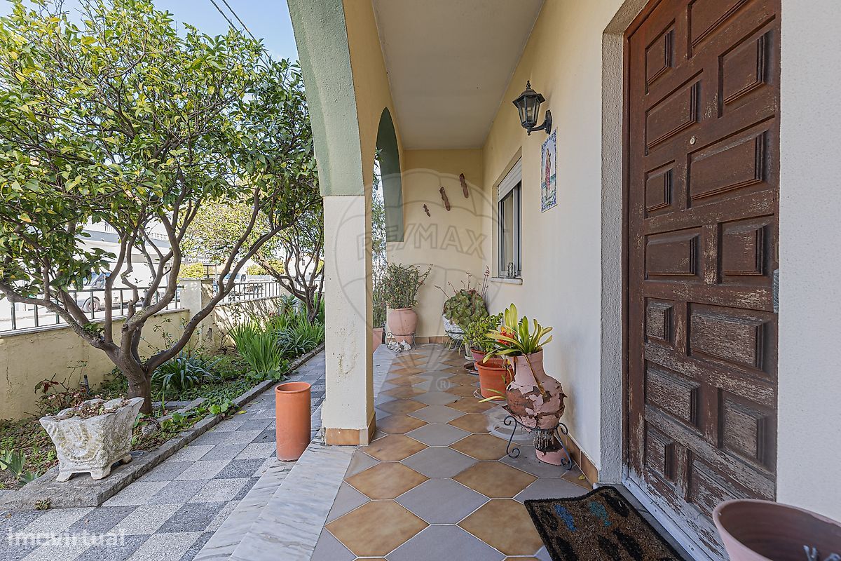 Casa de 4 dormitorios en Seixal, Portugal No. 163394