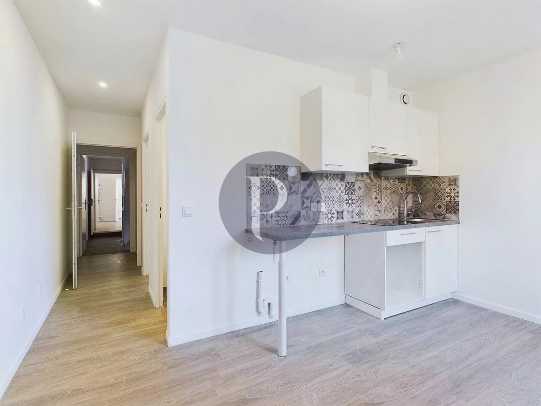 2 rooms Apartment in Bagneux, France No. 168700