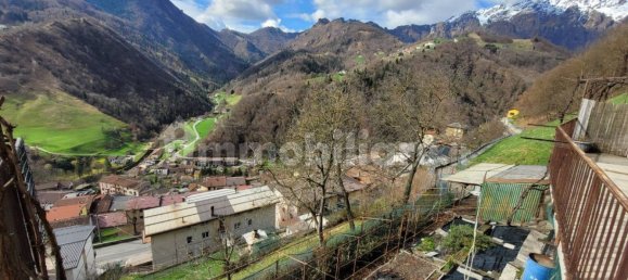 4 bedrooms House in Gorno, Italy No. 3979 26