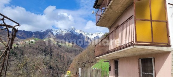 4 bedrooms House in Gorno, Italy No. 3979 23