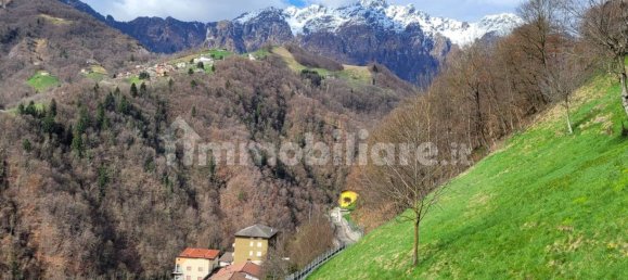 4 bedrooms House in Gorno, Italy No. 3979 25