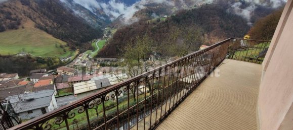 4 bedrooms House in Gorno, Italy No. 3979 18