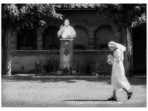 5 rooms Building in Florence, Italy No. 79614