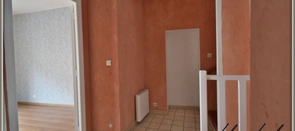 Adosado de 2 dormitorios en Mont-Saint-Pere, France No. 263143 5