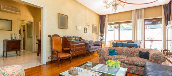 4 bedrooms Apartment in Rome, Italy No. 363752 3