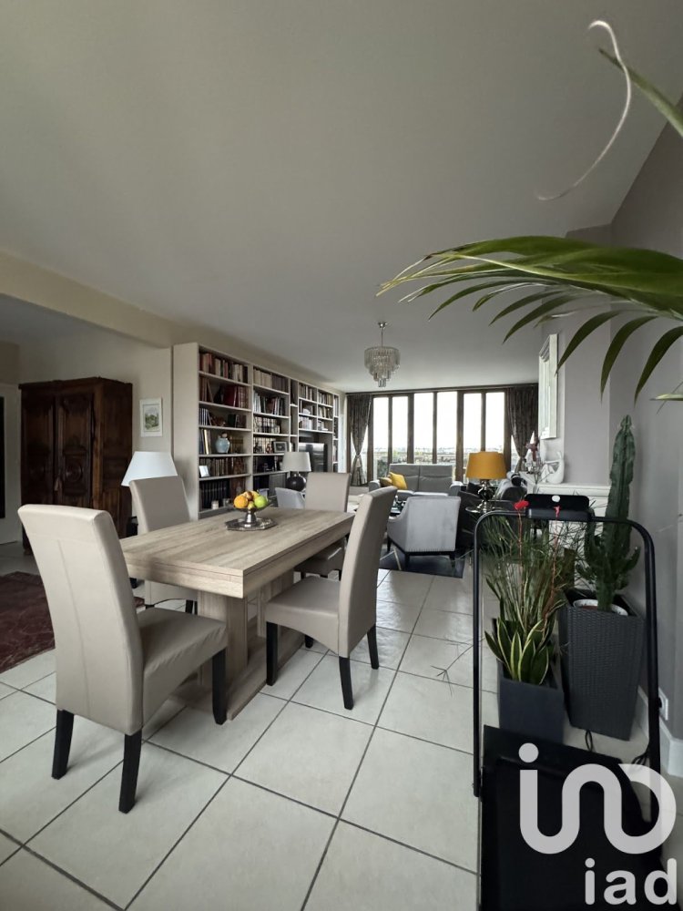 3 rooms Apartment in Bourges, France No. 47539