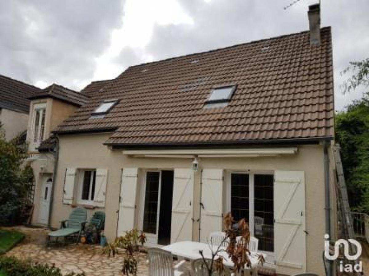 Casa de 4 dormitorios en Montmorency, France No. 28782