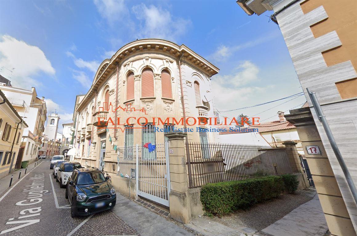 489m² Commercial property in Robbio, Italy No. 345639