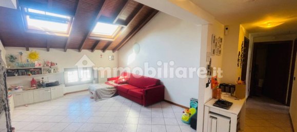 Apartamento de 2 dormitorios en Valmorea, Italy No. 229907 6