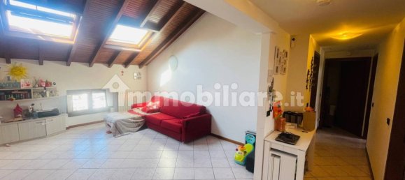 Apartamento de 2 dormitorios en Valmorea, Italy No. 229907 7