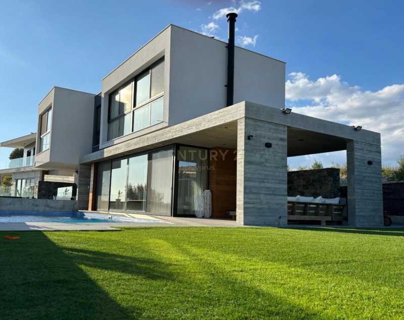 4 bedrooms House in Fasoula, Cyprus No. 15034