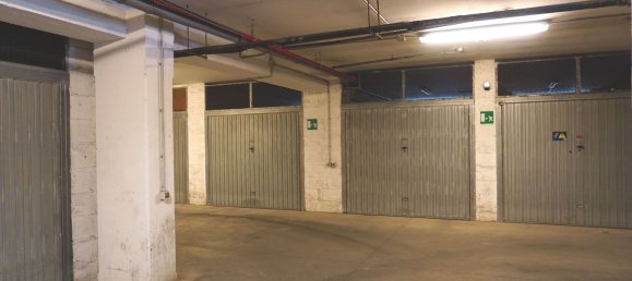  Garage in Rome, Italy No. 329291 5