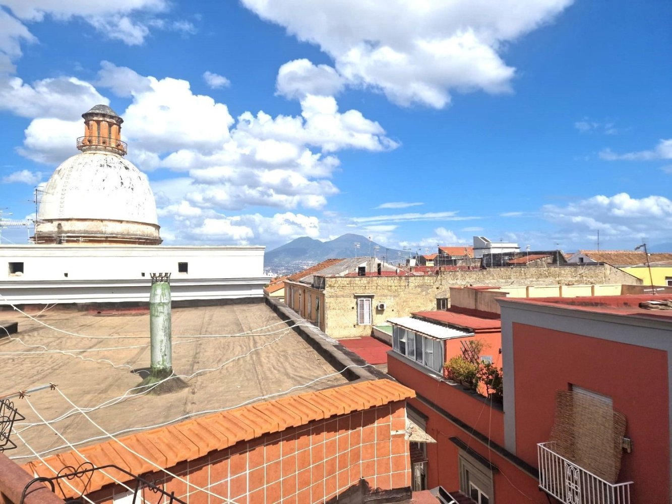 Квартира с 3 комнатами в Неаполь, Италия № 297814