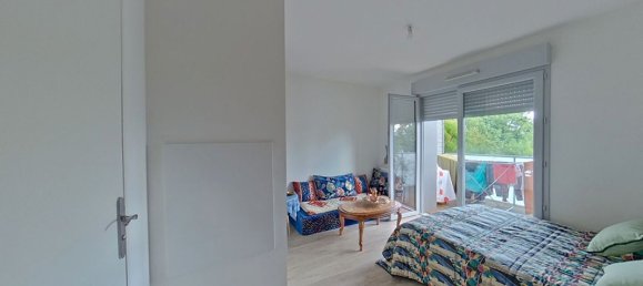 Studio in Saint-Pierre-des-Corps, France No. 332569 4