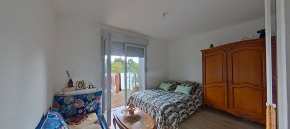 Studio in Saint-Pierre-des-Corps, France No. 332569 3