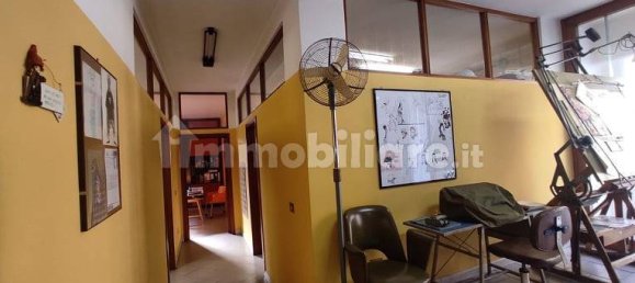 Propiedad comercial de 5 habitaciónes en Bari, Italy No. 119803 6