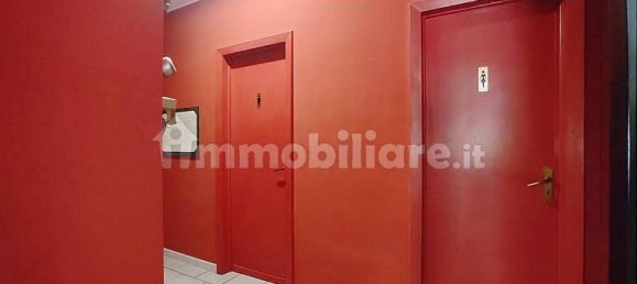 Propiedad comercial de 5 habitaciónes en Bari, Italy No. 119803 10