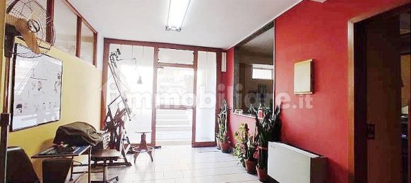 Propiedad comercial de 5 habitaciónes en Bari, Italy No. 119803 4