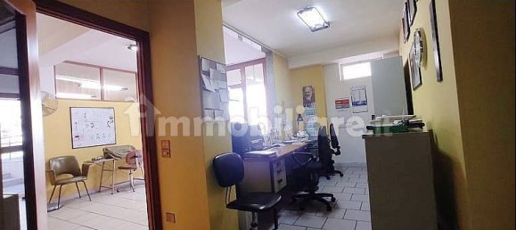 Propiedad comercial de 5 habitaciónes en Bari, Italy No. 119803 5