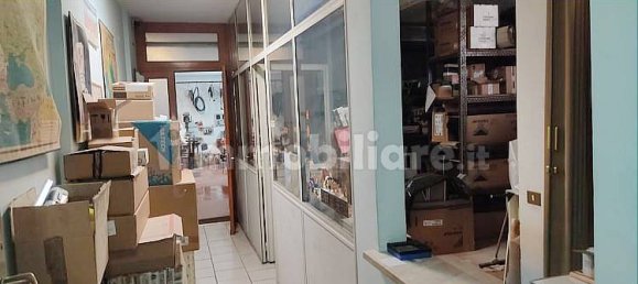 Propiedad comercial de 5 habitaciónes en Bari, Italy No. 119803 11