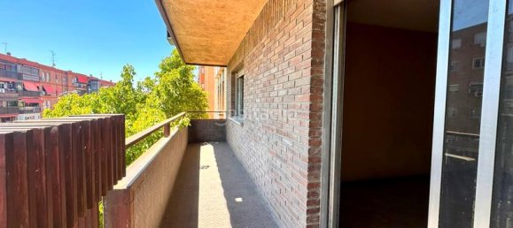 Apartamento de 4 dormitorios en Madrid, Spain No. 170465 5